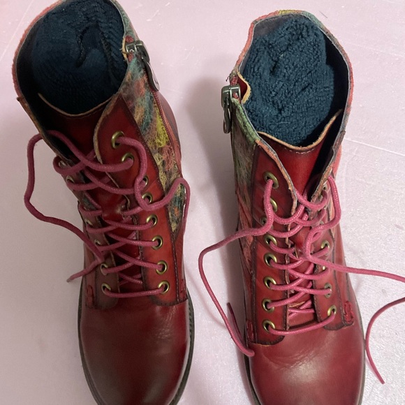 Spring Step Shoes - L’ARTISTE Spring Step Red floral Lace-Up/side zip Ankle Boots Sz 37/7